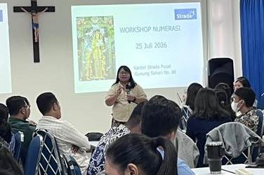 Meningkatkan Mutu Layanan Pendidikan Perkumpulan Strada melalui Training of Trainers Cerdas Matematika